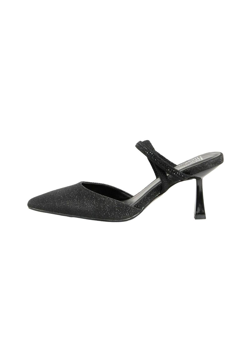 Fekete slingback sarokcipő, hegyes orral, csillogó szövetből készült, vékony pánttal és tűsarokkal.