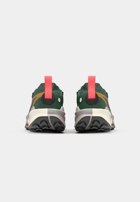 Nike Performance ZOOMX ZEGAMA 2 - Trail running shoes - fir/desert ochre/clay green/college grey/sail/bright crimson