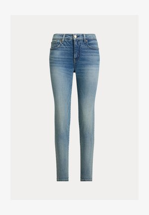 Κολάν τζιν σε ανοιχτό μπλε ντένιμ με ξεθωριασμένο πλύσιμο, ψηλή μέση, μπροστινές τσέπες και κλείσιμο με φερμουάρ. Καθαρή, ίσια γραμμή στο πόδι.