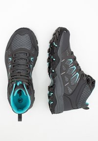 Graue Wanderschuhe mit Mesh-Einsätzen, türkisfarbenen Akzenten, strukturierten Gummisohlen und einem hohen Design zur Unterstützung des Knöchels.