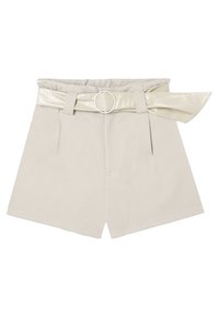 Beige Baumwollshorts mit hoher Taille, ausgestattet mit einem glänzenden cremfarbenen Gürtel und einer runden silbernen Schnalle sowie zwei vorderen Taschen.