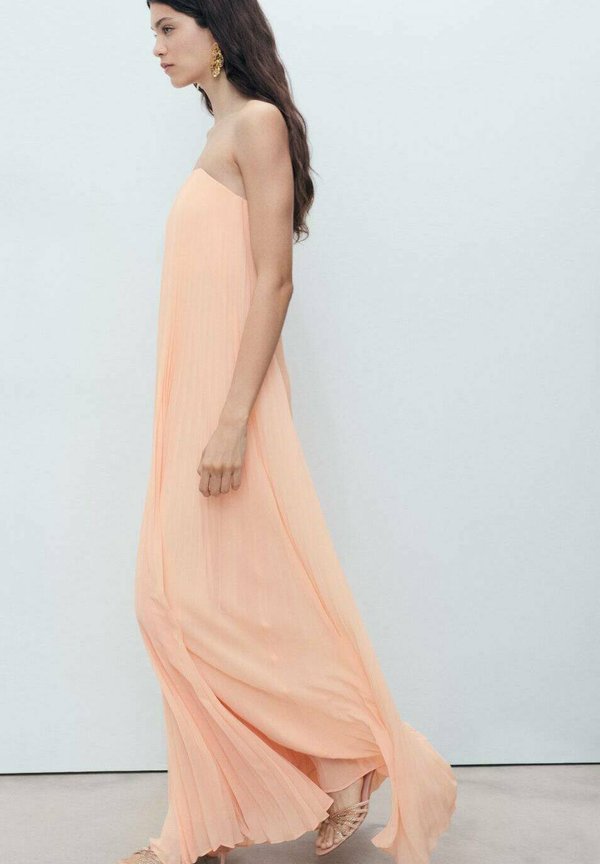 STRAPLESS GEPLOOIDE - Maxi dress - coral2
