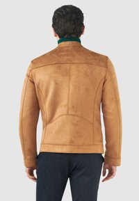 Pierre Cardin Jacka i konstläder - beige
