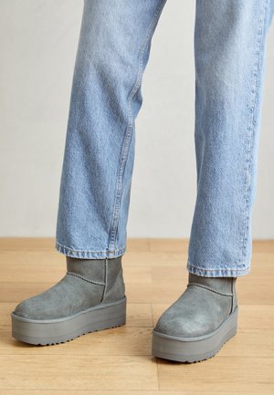 UGG, CLASSIC MINI PLATFORM - Plateaustiefelette - rainstorm