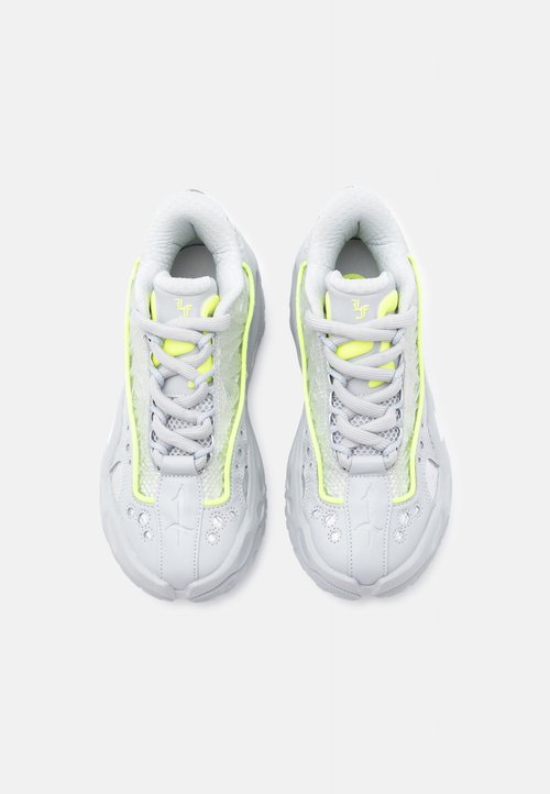 PUMA LA FRANCE RNR REFLECTION JR UNISEX - Basketball shoes - flat light gray/sunset glow/yellow alert — foto 4