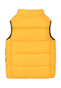 Gul pufferväst med hög krage, fyrkantig form, sydda sektioner och svarta sidodetaljer. Slät textur, ärmlös design.