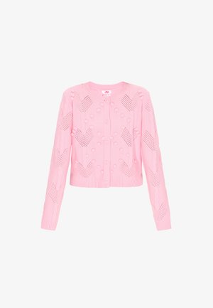 Rozā adīta džemperis ar teksturētām zīmēm, kurās ir sirdis un izcilas punkti. Tam ir apaļš kakls, garas piedurknes un priekšējā pogu aizdare.