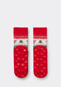 Rode feestelijke sokken met antislipzolen. Het patroon bevat zuurstokken, kerstbomen en rendieren. Gebreid ontwerp met een gestructureerde, knusse afwerking.