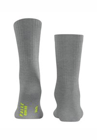 Graue gerippte Socken aus einem strukturierten Stoff mit schlankem Design. Auf der Seite befinden sich leuchtend gelbe Markierungen.
