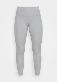 Leggings grigio chiaro realizzati in tessuto elasticizzato, con vita alta e design aderente che si stringe alle caviglie.