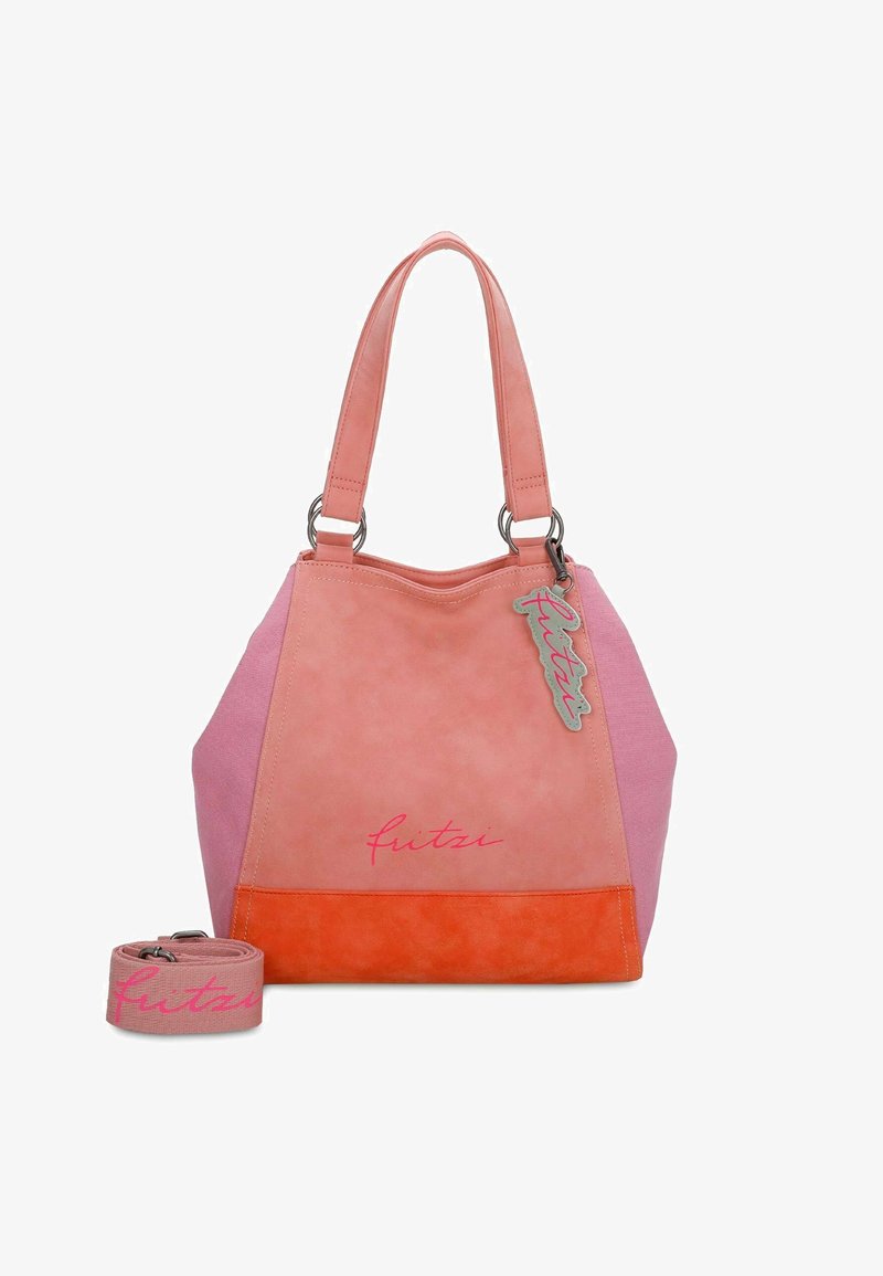 Różowo-pomarańczowa torba na ramię o zamszowej fakturze, z szerokimi paskami, srebrnymi detalami i odpinanym dopasowanym paskiem z różowym napisem.