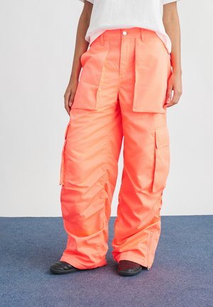 PANT - Pantalon cargo - hot lava