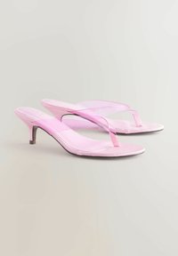 REGULAR FIT-FOREVER COMFORT ROUND TOE VINYL TOE THONG KITTEN - Pool shoes - pink