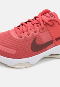 Nike Performance ZOOM BELLA 6 - Pantofi training - adobe/dark team red/platinum tint/fierce pink