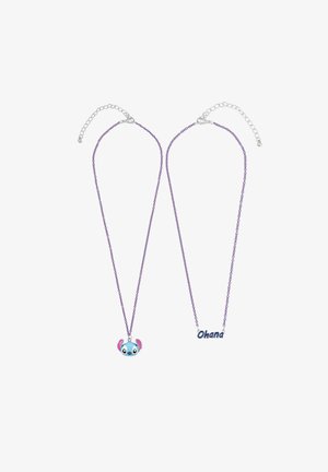 Paarse ketting met een blauwe karakterpendant met roze accenten en het woord "Ohana" in blauw, die speelse ontwerpelementen laat zien.