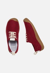 Keen MOSEY DERBY - Scarpe da camminata - red felt birch