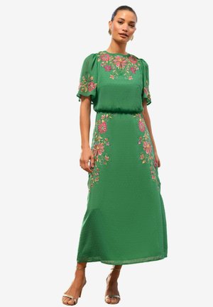Love & Roses REGULAR FIT - EMBROIDERED CREW NECK SLEEVE MIDI - Robe longue - green floral