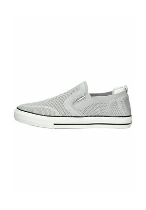Des chaussures slip-on grises claires avec un design en maille, des semelles en caoutchouc blanches, des rayures accentuées noires et une languette à l'arrière pour un enfilage facile.