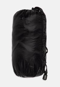 Săculeț cilindric negru cu închidere cu șnur și mâner pentru depozitare compactă și transportul echipamentului pentru activități în aer liber.