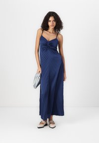 giselle sunburst pleated maxi dress Abercrombie & Fitch The A&F Giselle Sunburst Pleated Maxi Dress