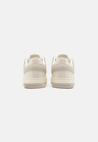 Calvin Klein Jeans BASKET CUP LACEUP - Sportcipő - creamy white/eggshell