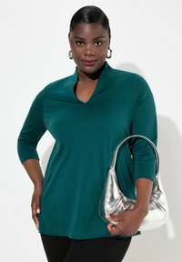 Ulla Popken À MANCHES 3/4 ET COL CALICE EN PIMA - Langarmshirt - deep green