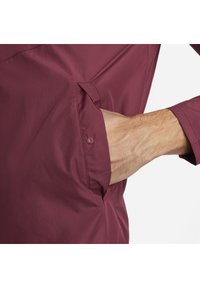 Nike Performance MILER - Corta-vento - dark beetroot dark beetroot