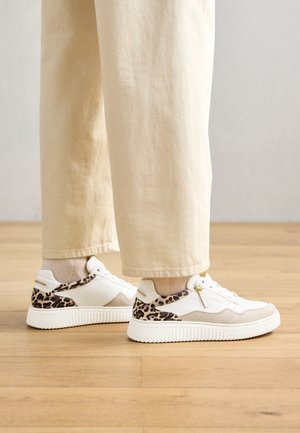 66.408. - Trainers - off white/puder/natur