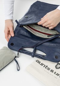 Aunts & Uncles MRS MINCE PIE - Tagesrucksack - insignia blue