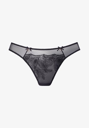 Zwarte doorzichtige kanten string met bloemrijke borduursels, twee kleine strikjes en gouden ringaccenten op een witte achtergrond.