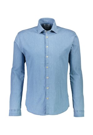 Camicia di jeans azzurro chiaro con maniche lunghe, colletto classico, apertura con bottoni e orlo curvo. Presenta cuciture sottili e dettagli con bottoni.