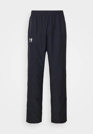 Schwarze Sporthose aus synthetischem Material, mit einem elastischen Bund und dem weißen Under Armour-Logo auf dem linken Oberschenkel.