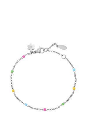 Silbernes Kettenarmband mit kleinen bunten Perlen in Pink, Grün, Blau und Gelb, mit einem blumenförmigen Anhänger nahe dem Verschluss.