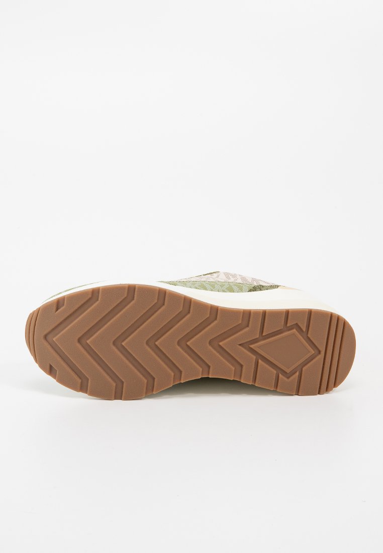 Scarpa con una tomaia chiara e con texture e una sezione centrale decorata. La suola in gomma presenta un battistrada a zigzag per garantire aderenza.