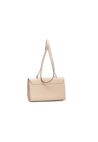 Borsa a mano in pelle beige con design strutturato, dotata di una sola tracolla e dettaglio in catena metallica. Texture liscia, forma rettangolare.