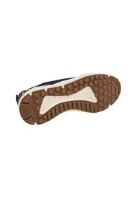 Sportinio batelio padas su tekstūruotu rusvu guminiu dugnu, kuriame yra šešiakampiai raštai sukibimui, ir kreminės spalvos viduriniu padu, kuris yra išlenktos formos.