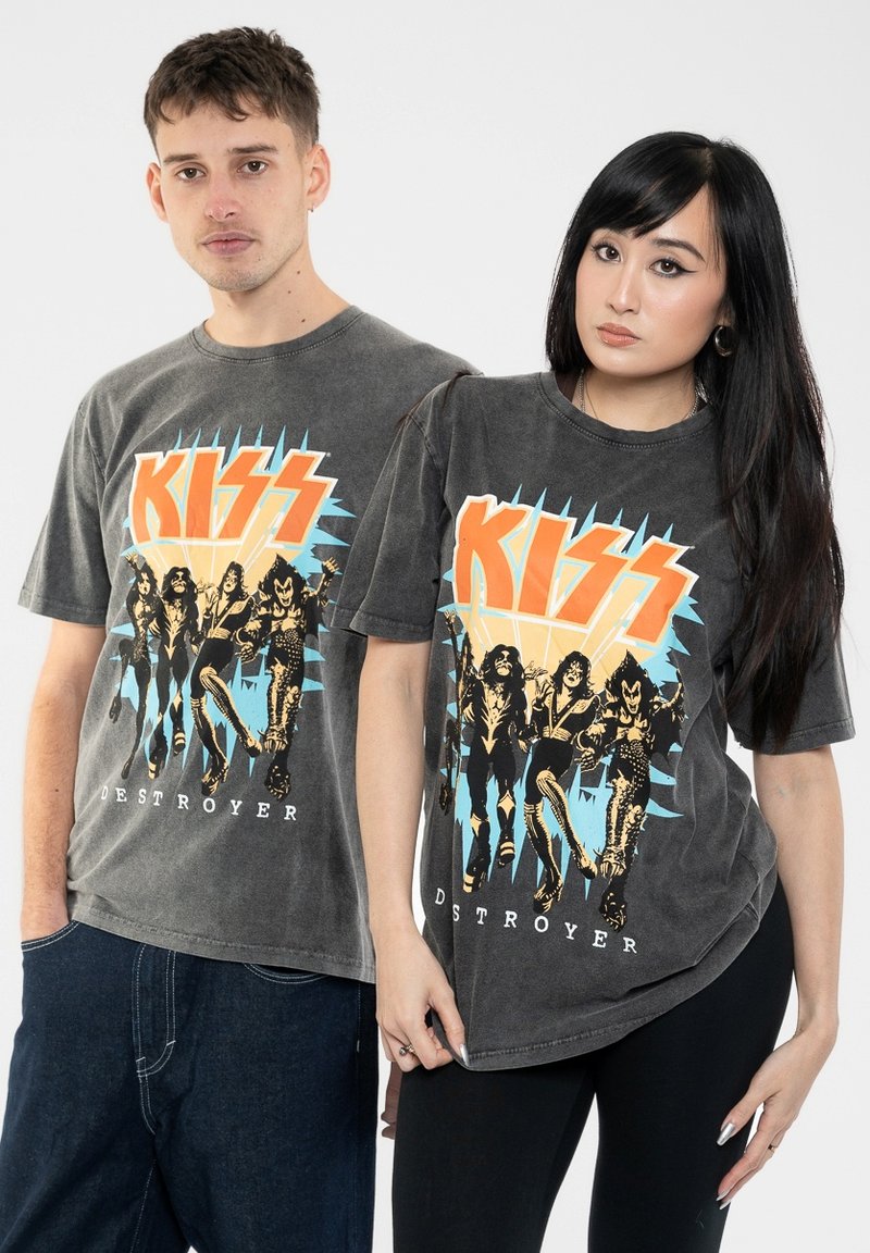 Gray graphic t-shirts featuring a colorful KISS "Destroyer" design with band members. Loose fit, short sleeves, and crew neck style.
