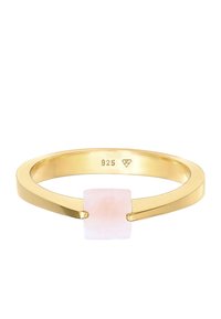 Auksu dengta žiedas su kvadratinio formos rožiniu akmeniu. Turi minimalistinį atvirą dizainą. Ant žiedo vidinės dalies pažymėta "925".