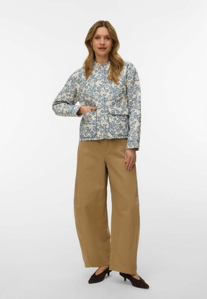 - Kurtka przejściowa