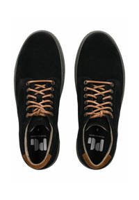 Bottes décontractées en cuir suédé noir avec des lacets marron, bouts arrondis et intérieurs beiges rembourrés, présentées en vue de dessus.