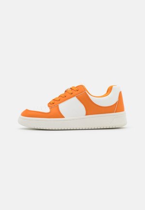 basket orange femme