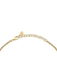 Braccialetto in oro con maglie intrecciate, dotato di un gancio sicuro e un piccolo ciondolo circolare con un design a foglia. Texture liscia.