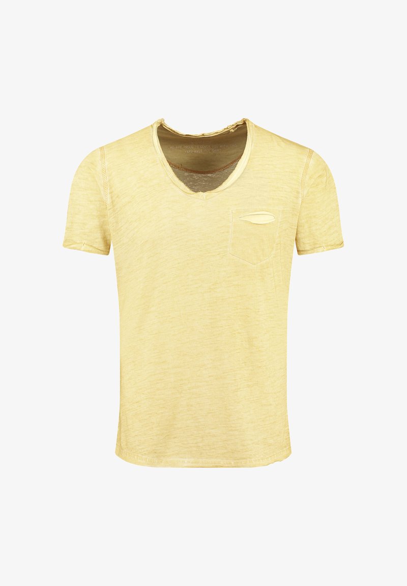 T-shirt di cotone gialla, maniche corte, design a scollo a V, con una piccola tasca sul lato sinistro del petto con bordo curvo. Texture morbida con un aspetto leggermente sbiadito.