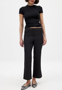 CROPPED FLARED MID WAIST  - Hlače - black