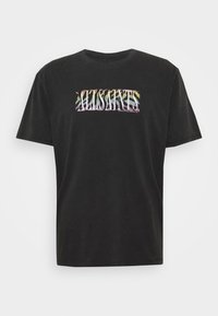 Musta puuvillapaita lyhyillä hihoilla, jossa edessä on värikäs "ALLSAINTS"-logo painettuna vinossa tyylissä.