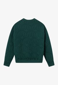 Zöld steppelt pulóver, kerek nyakkal és bordázott mandzsettákkal. Geometrikus minta díszíti az anyagot, amely textúrát és részletességet ad.