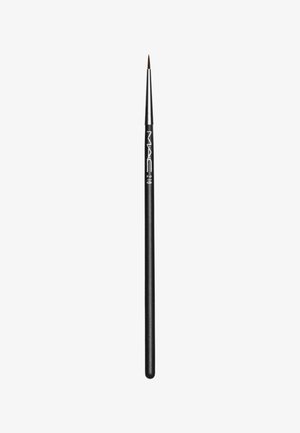 Pennello per eyeliner preciso MAC 210 con un lungo manico sottile nero, setole fini a punta e una superficie liscia e opaca.