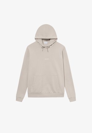 Hoodie bege de pulôver feito de uma mistura de algodão macio. Possui capuz com cordão, bolso frontal, punhos canelados e texto de branding minimalista.