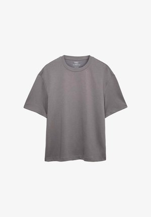 T-shirt gris uni à manches courtes, col rond, coupe ample, avec une étiquette intérieure visible indiquant "M&S The Ultimate T-Shirt".