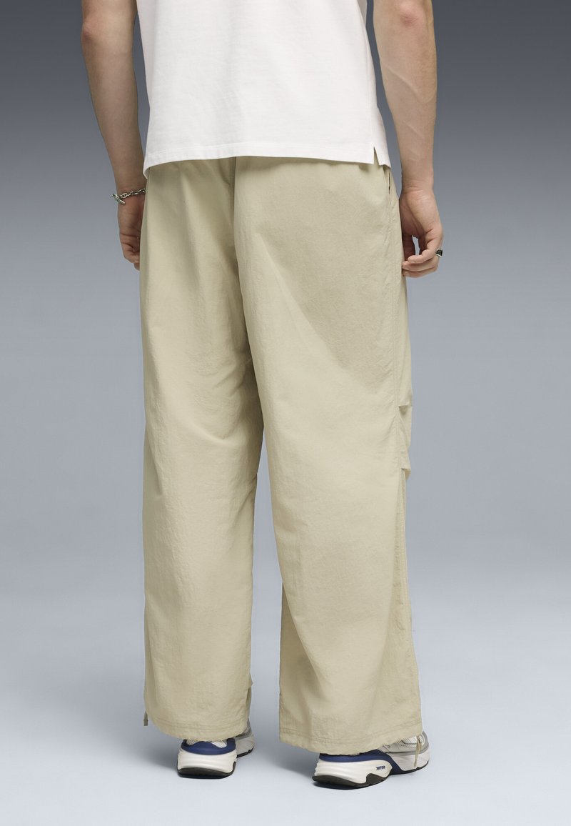Puma WARDROBE ESSENTIALS - Kalhoty - pebble gray